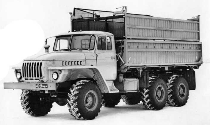 Урал-5557 выдающийся советский мощный грузовой автомобиль для народного хозяйства и армии